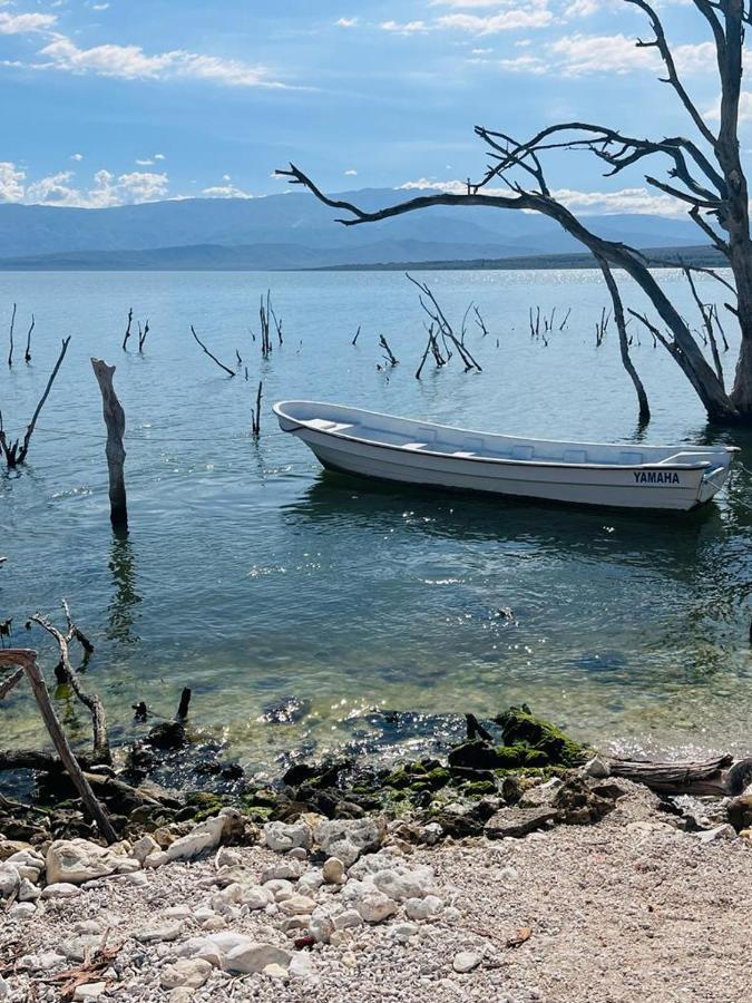 Lago Enriquillo Resort Cerro Al Medio Esterno foto