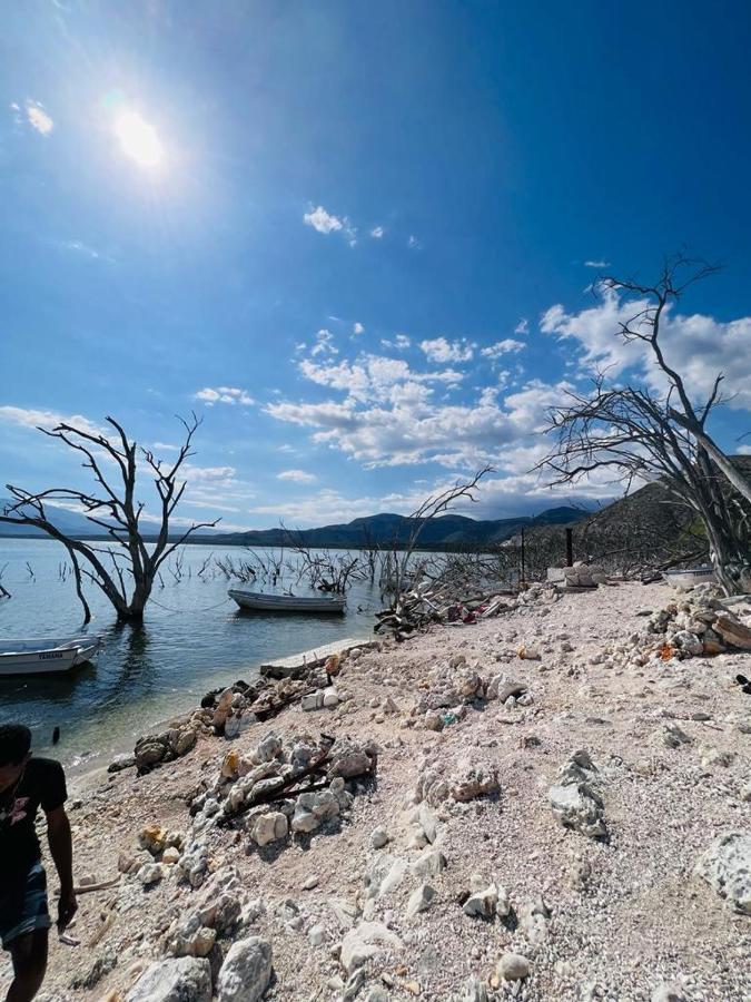 Lago Enriquillo Resort Cerro Al Medio Esterno foto