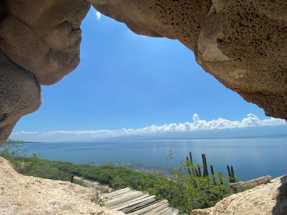 Lago Enriquillo Resort Cerro Al Medio Esterno foto